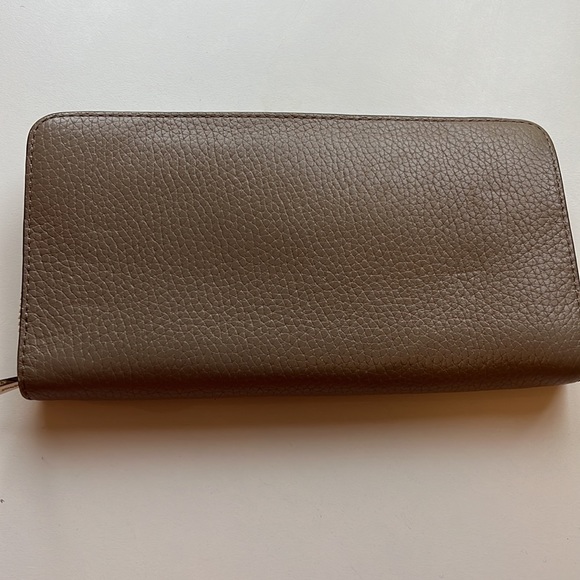 Michael Kors pebbled leather taupe brown zip around wallet gold lock hardware - Picture 3 of 8